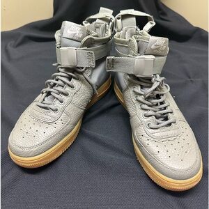 Nike SF Air Force 1 Mid Dark Stucco AA3966-004. Sneakers shoes. Size 7.5 women